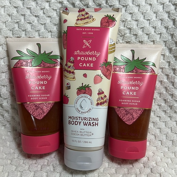 Bath and Body Works Strawberry Pound Cake Body Wash - Picture 1 of 4